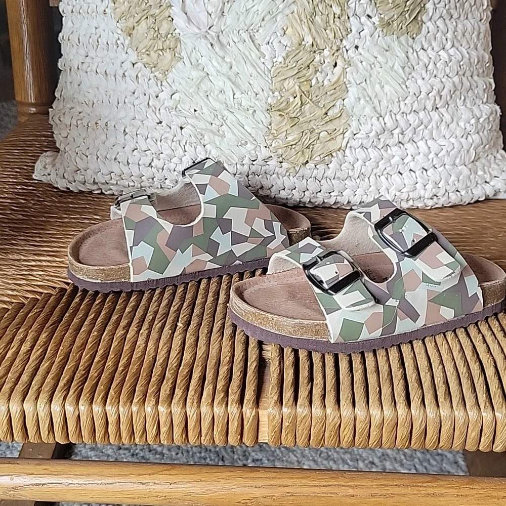 NWOT, Lily & Dan camo sandals, size 7/8